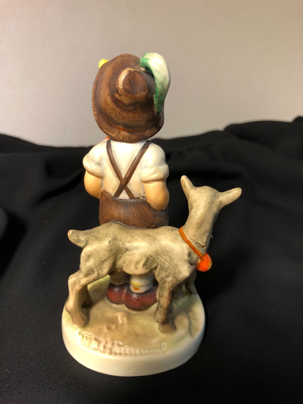 Hummel LITTLE GOAT HERDER 200/0 Aprox 4.5” TMK2 Full Bee 1950-1959