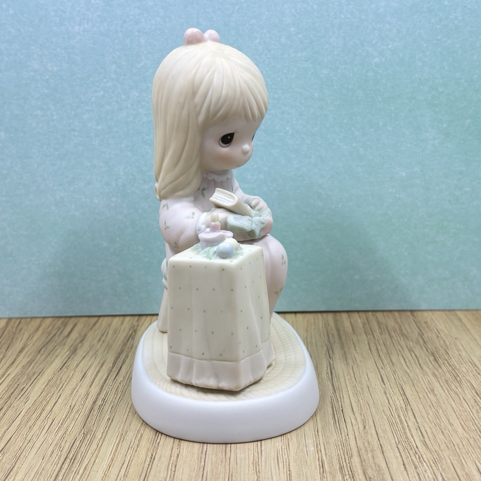 Precious Moments E-5376 “May your christmas be blessed” figurine-1984