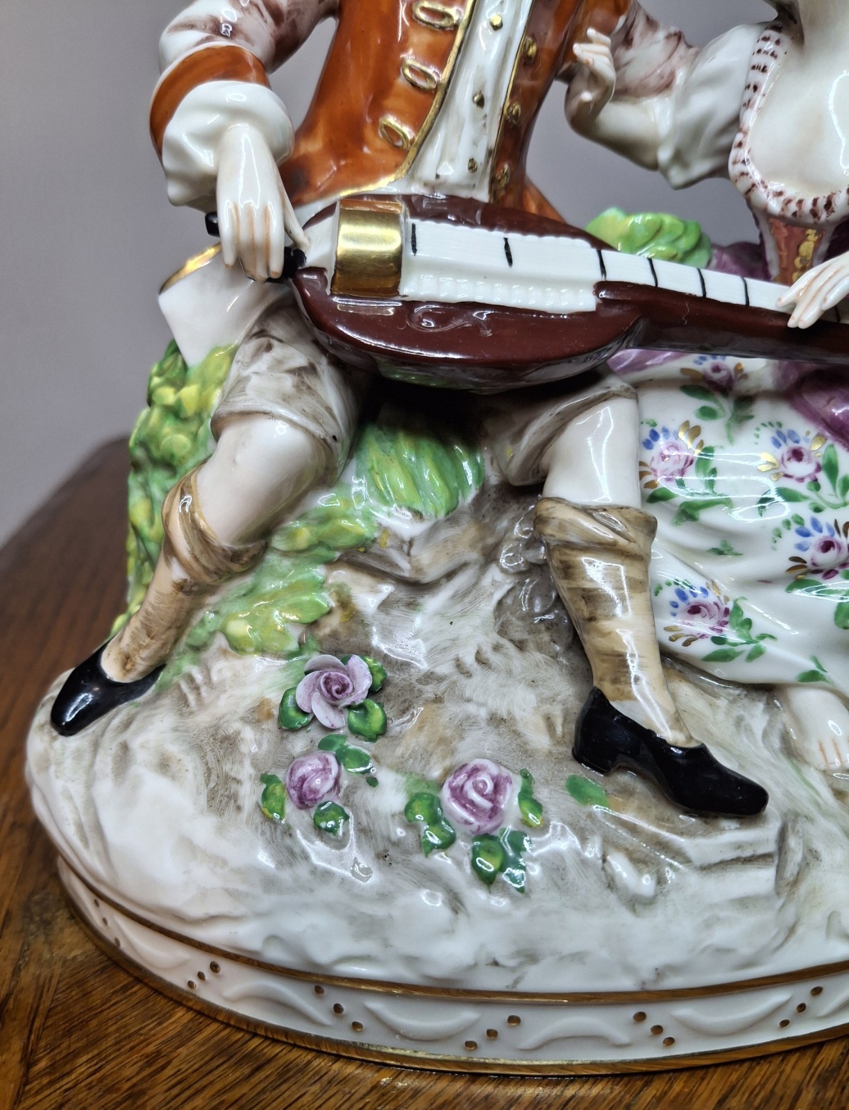 Capodimonte porcelain italy Couple Playing The Hurdy Gurdy Instrument 1611 Stamp