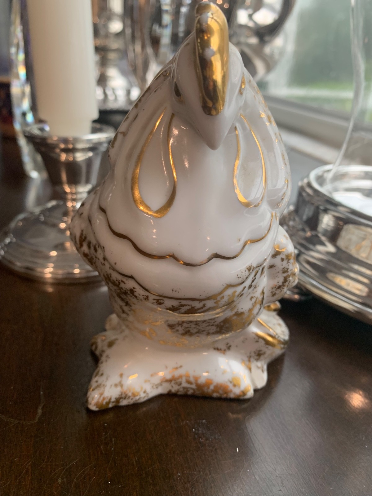 ROOSTER FIGURINE IN WHITE PORCELAIN WITH SHINY GOLD ACCENTS-VINTAGE AND UNMARKED