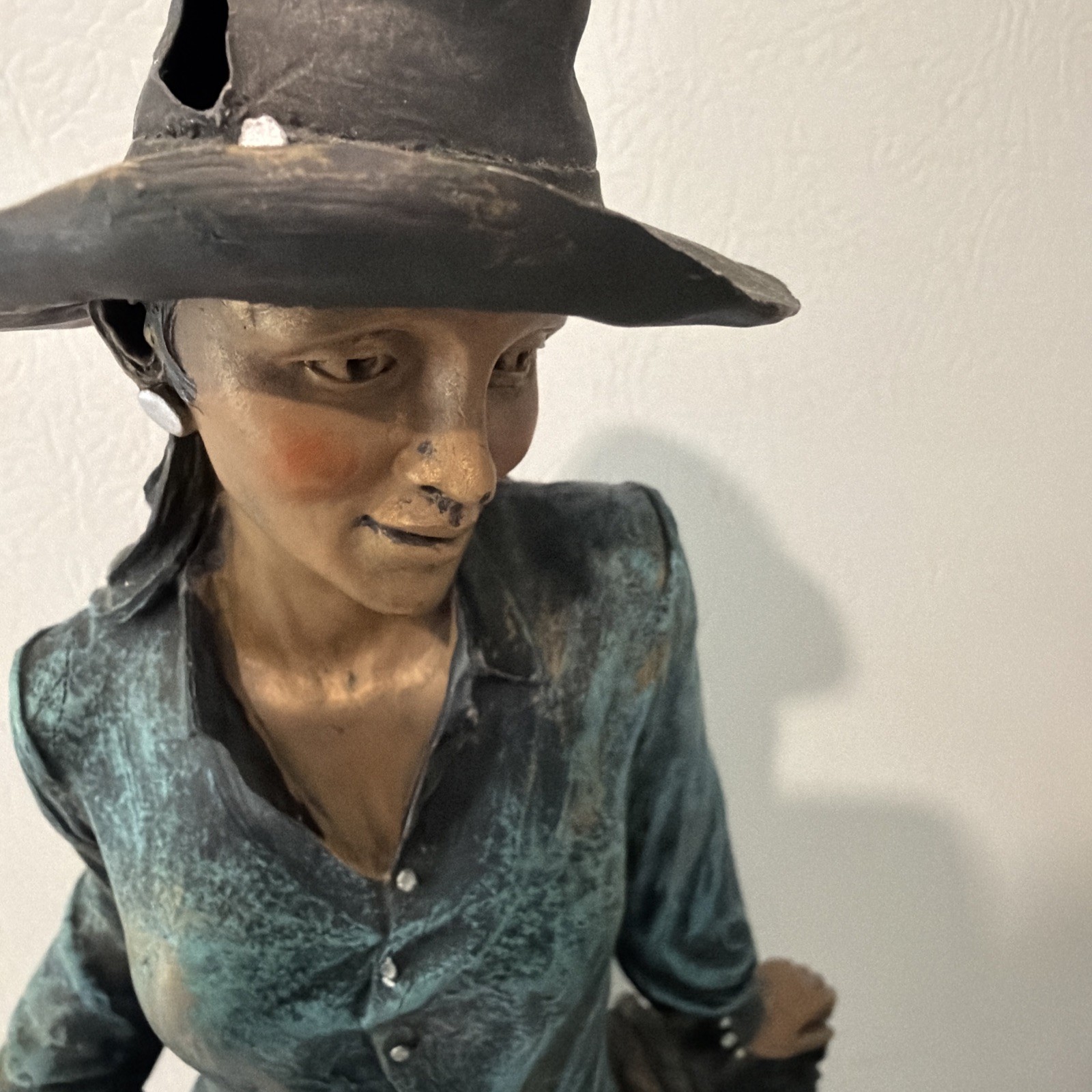 Giovanni Collection Figurines 15″ Cowgirl