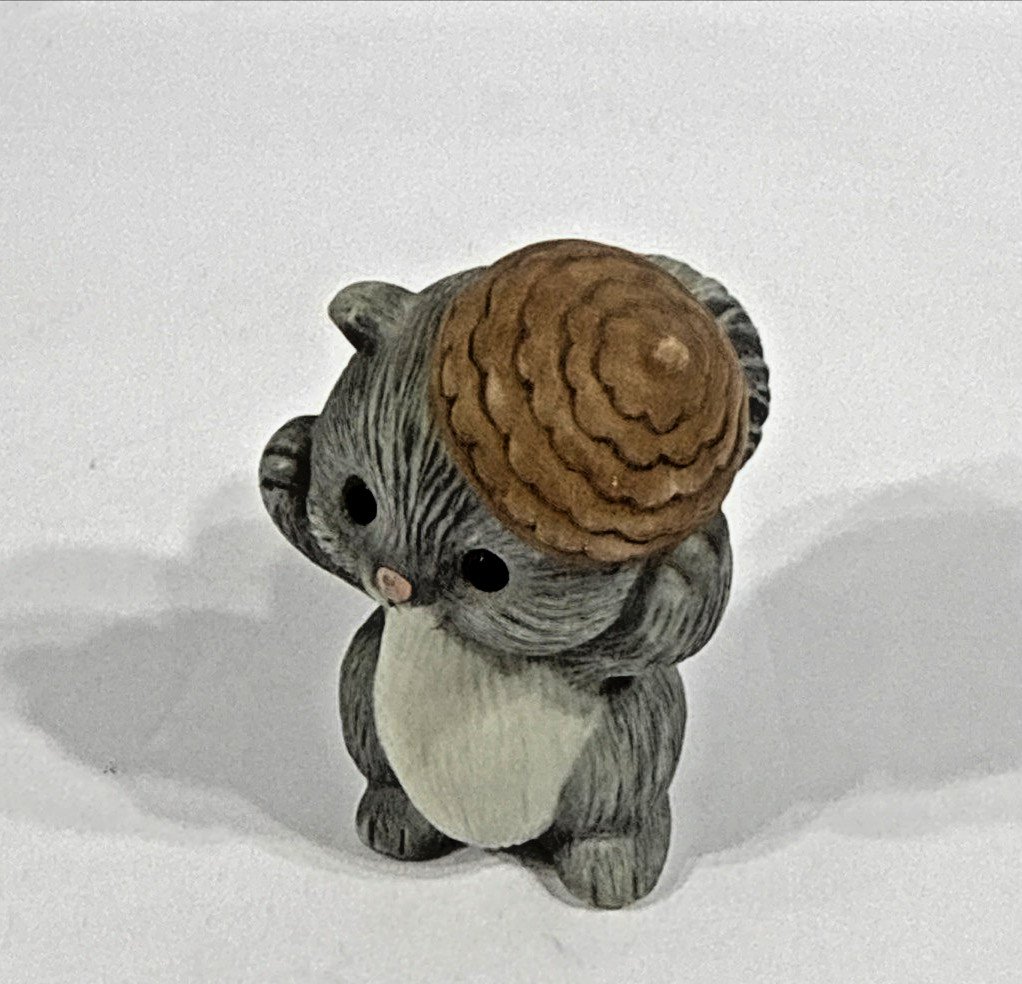Vintage Avon Best Buddies Squirrel Porcelain Figurine 1992 2.5 in