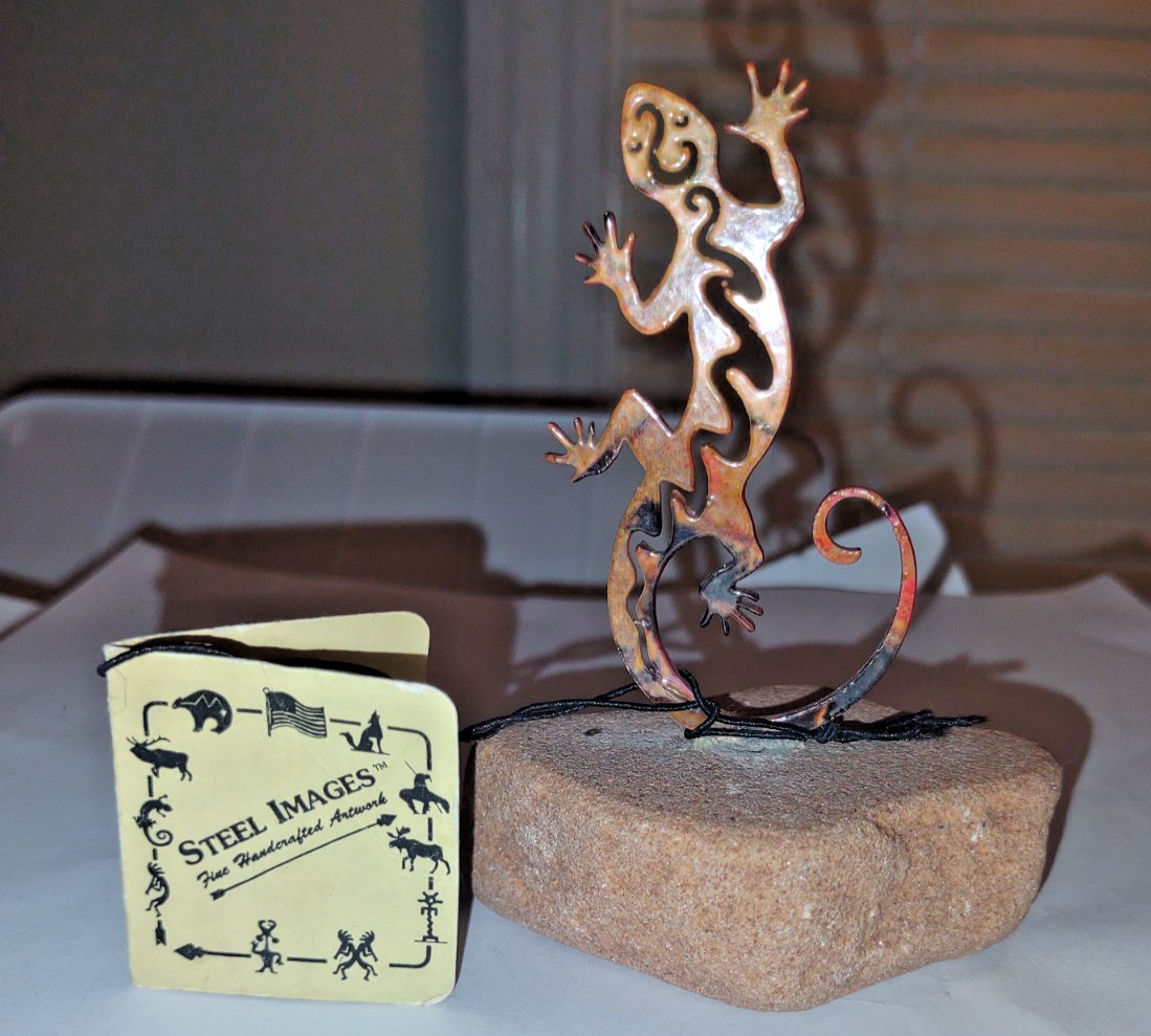 Gecko Lizart Metal Art Figurine on Stone handcrafted by Steel Images