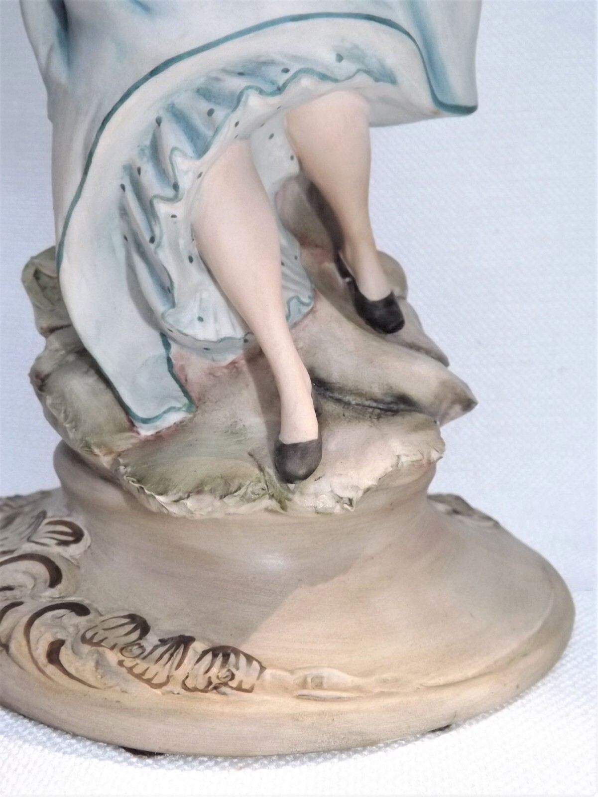 Ethan Allen Capodimonte Signed Nico Venzo Italy Bisque Figurine Lady