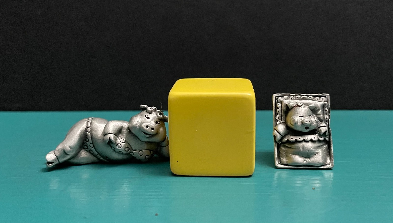 Hudson Pewter Pig Miss Piggy Piglet Crib Polka Dot Bikini Beach Animal Figurine
