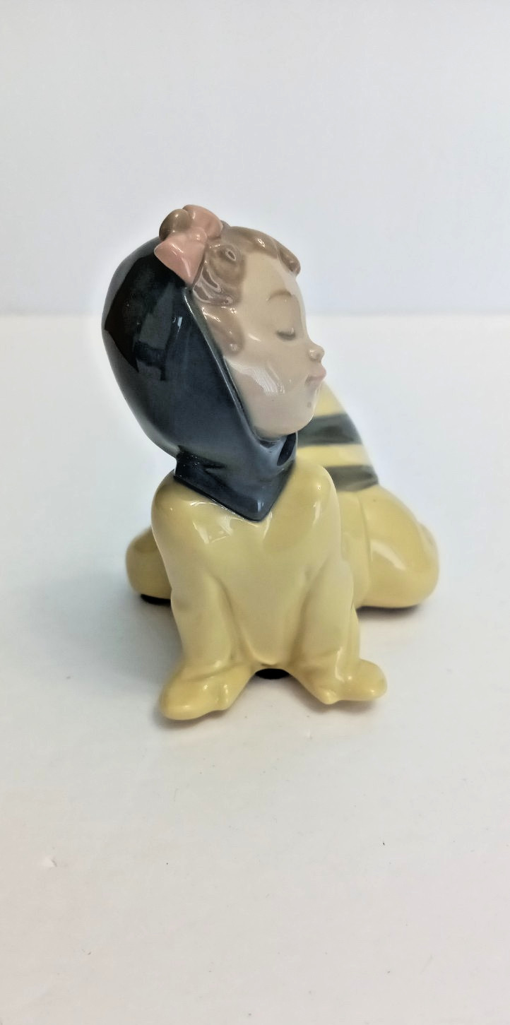 Lladro Nao My Little Bumble Baby Bee #1474 – Mint Condition Figurine
