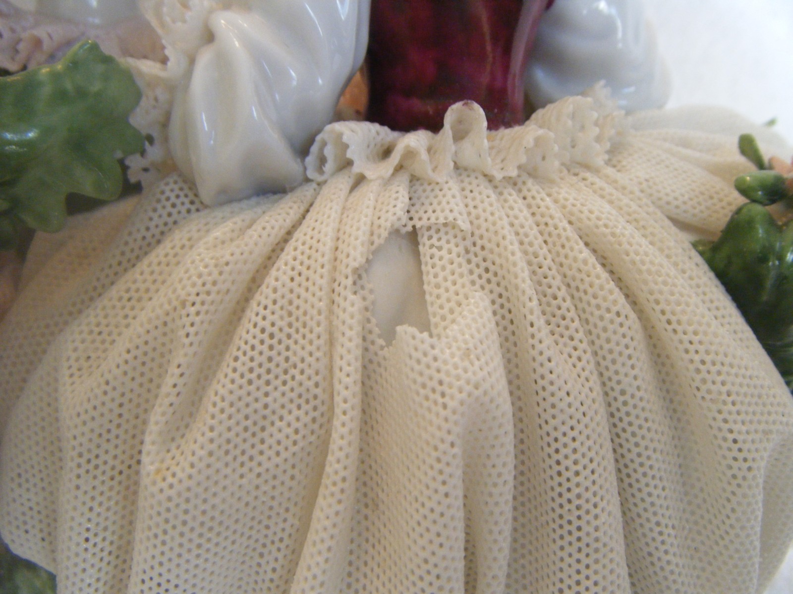 💕 GERMANY UNTER WEISS BACH DRESDEN LACE PORCELAIN FIGURE TWO SISTERS ST135 3PT8