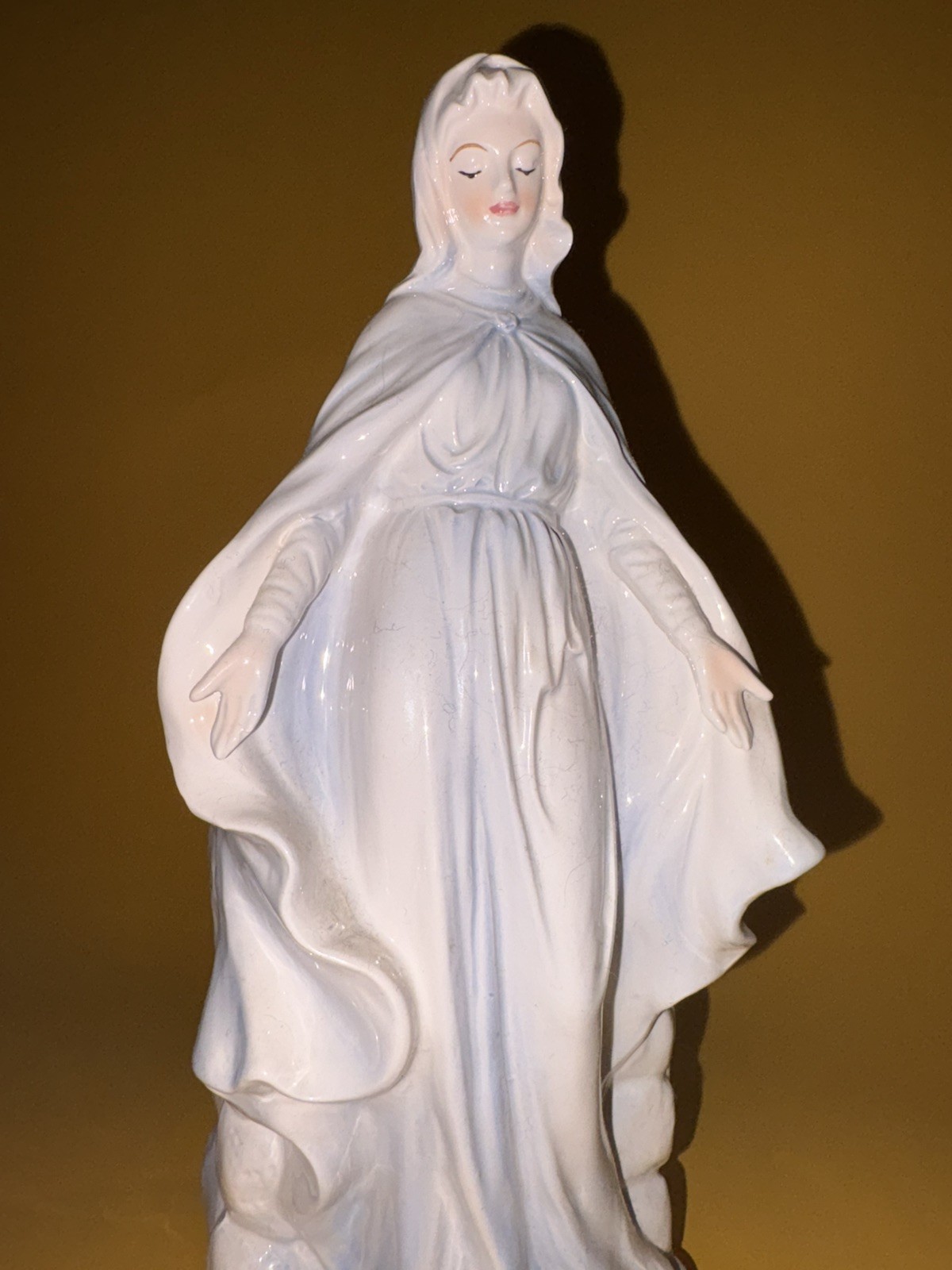 GORGEOUS! Virgin Mary Vase Planter Pretty Detailed Figurine Catholic MCM Ceramic