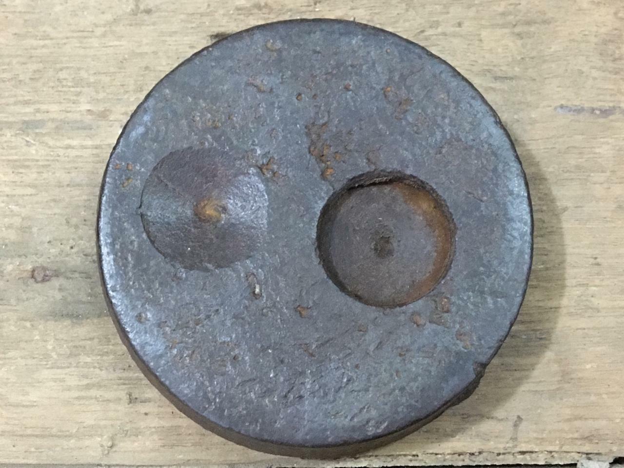 VINTAGE OLD A.R & COMPANY IRON FOUNDRY 2. LB IRON SEER WEIGHT MEASUREMENT SCALE