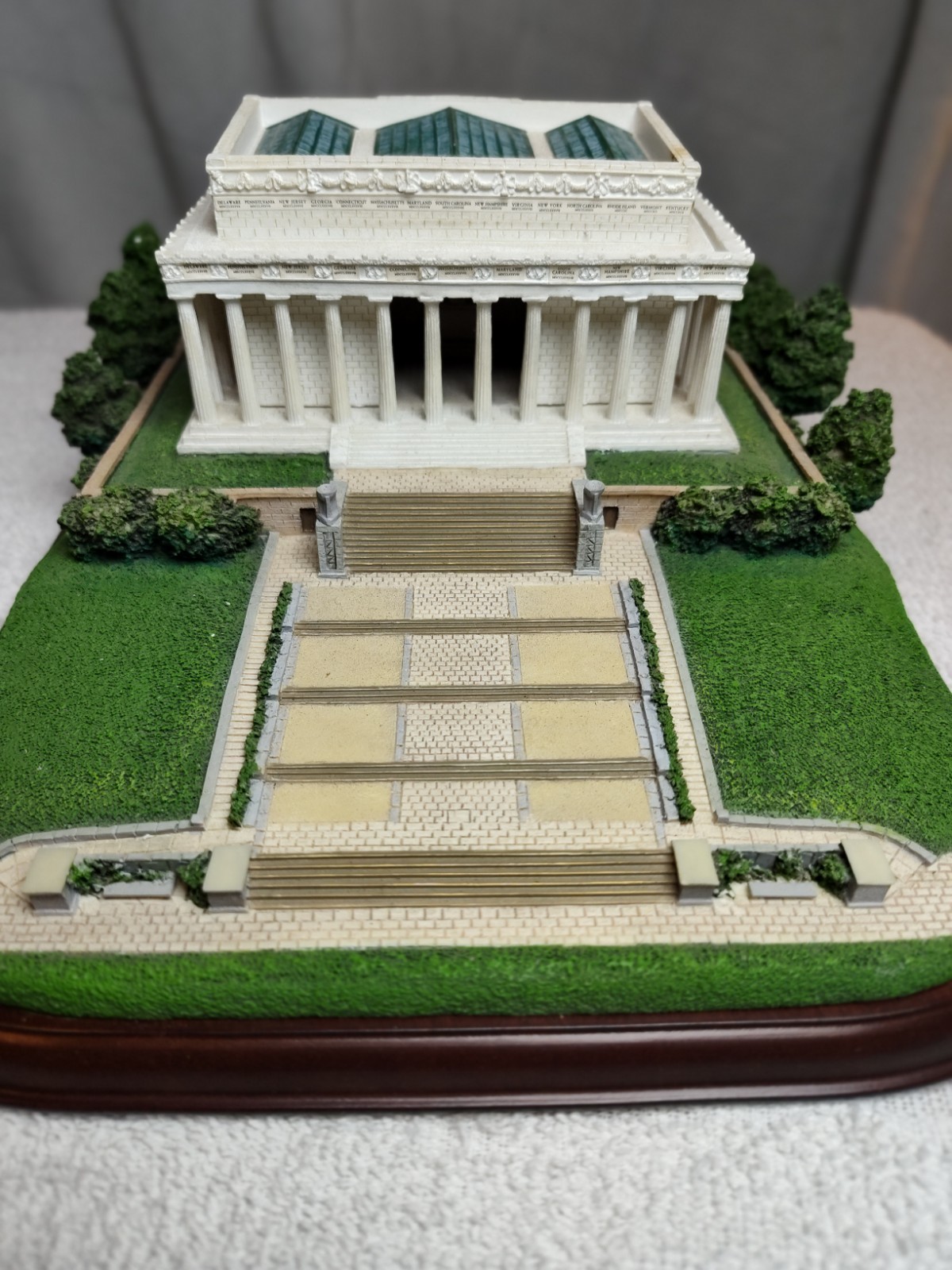 The Danbury Mint Lincoln Memorial with Removable Roof Washington DC