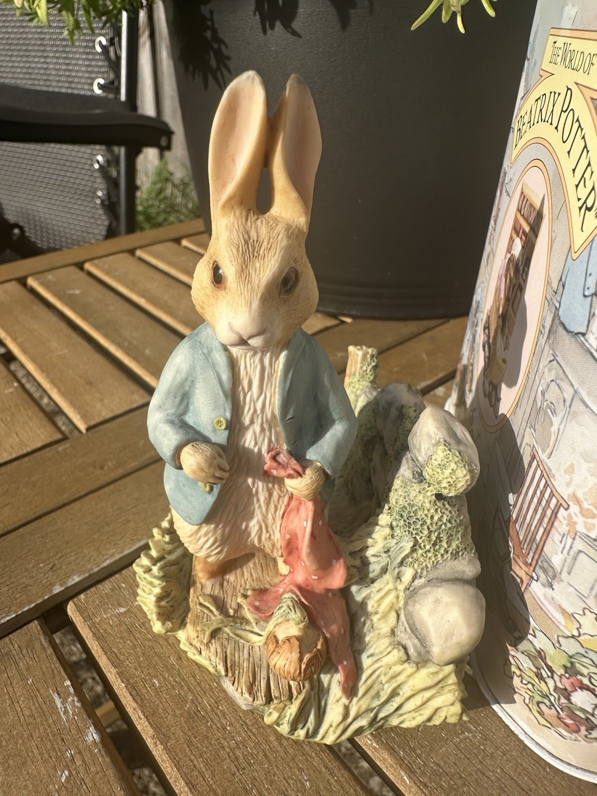 Vintage World Of Beatrix Potter Peter Rabbit In The Garden BP1 Figurine with Tin