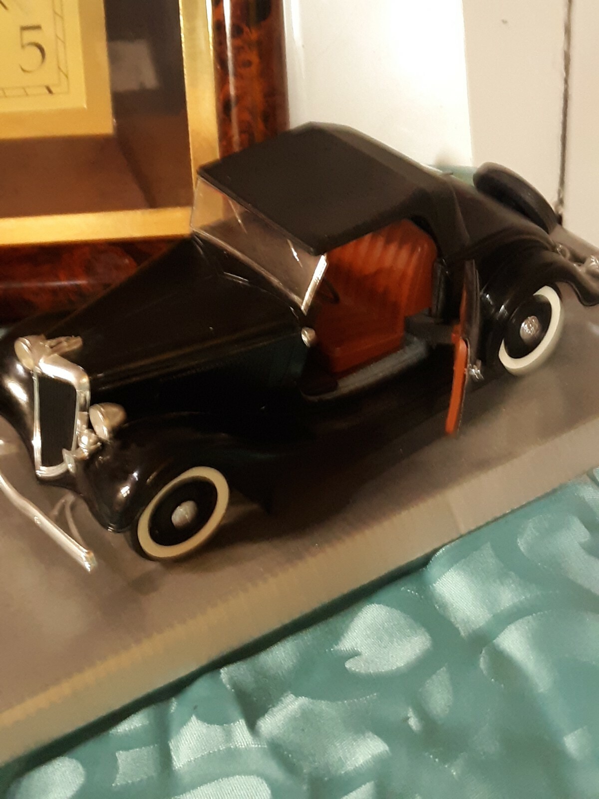 Love Bundle: Figurine, wall clock, ’34 Ford Roadster V8, metal sculpture,perfume