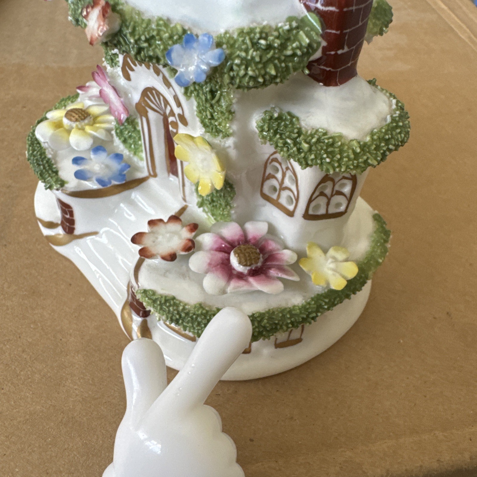 Coalport Keepers Cottage Fine Bone China Made In England 3.5 In