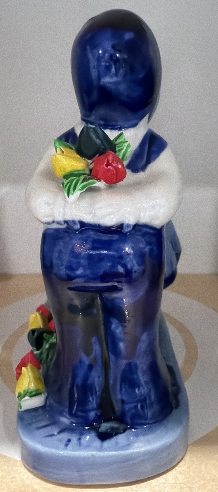 Aruba Gift Delftware Blue Kissing Boy/Girl with Tulips Artist Stamp #019046-A