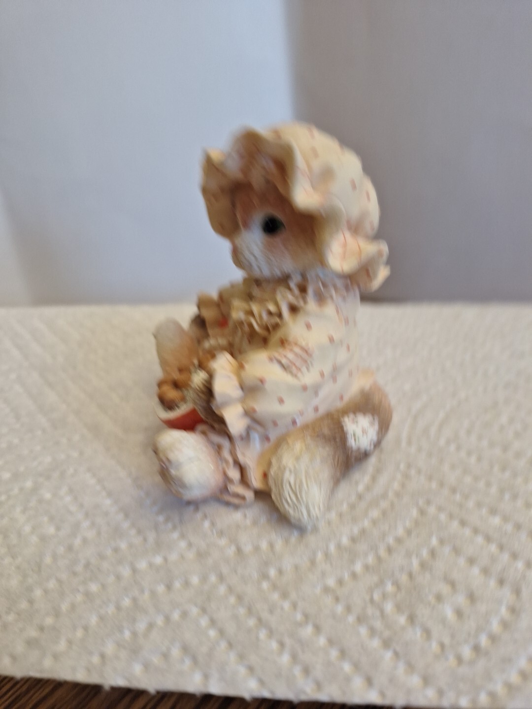 Calico Kittens Figure Holding Chocolate Vintage Sweets For the Sweet 1995 155470