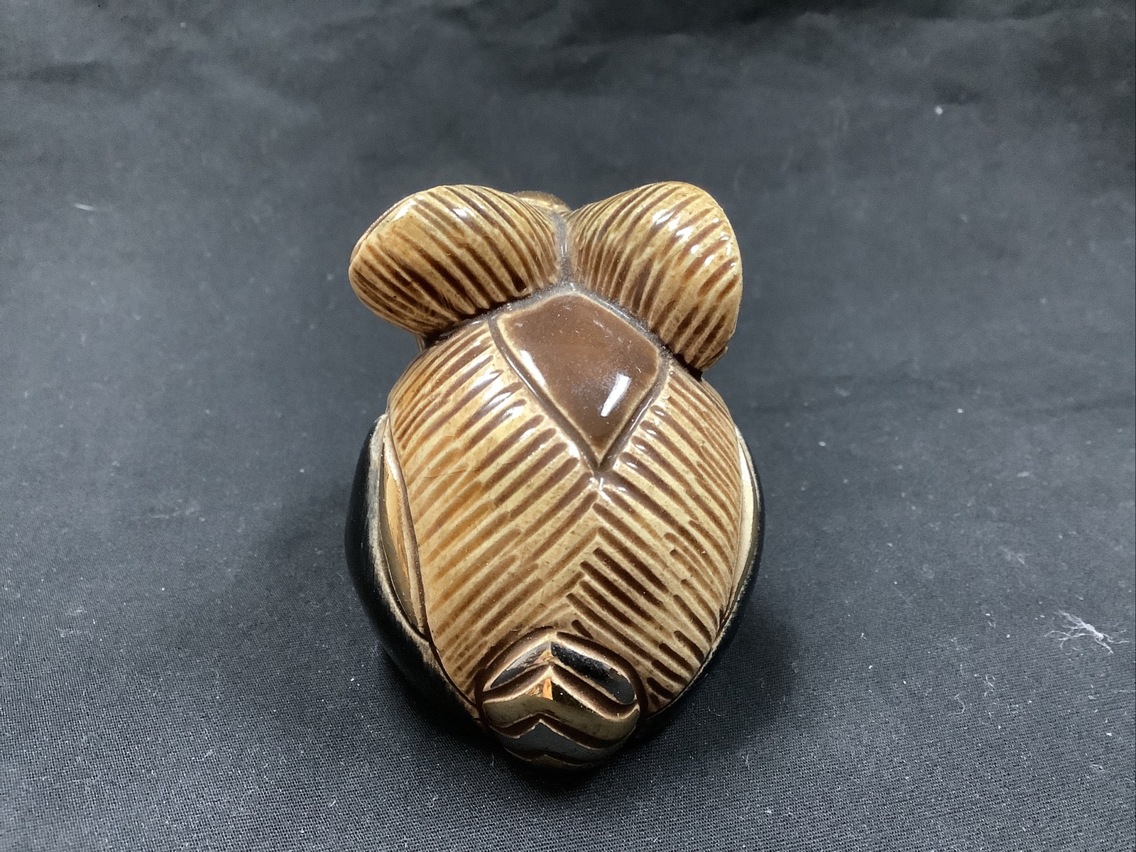 De Rosa Rinconada, Black/Brown/Gold Rabbit Figurine, 3″ L x 1.75″ W