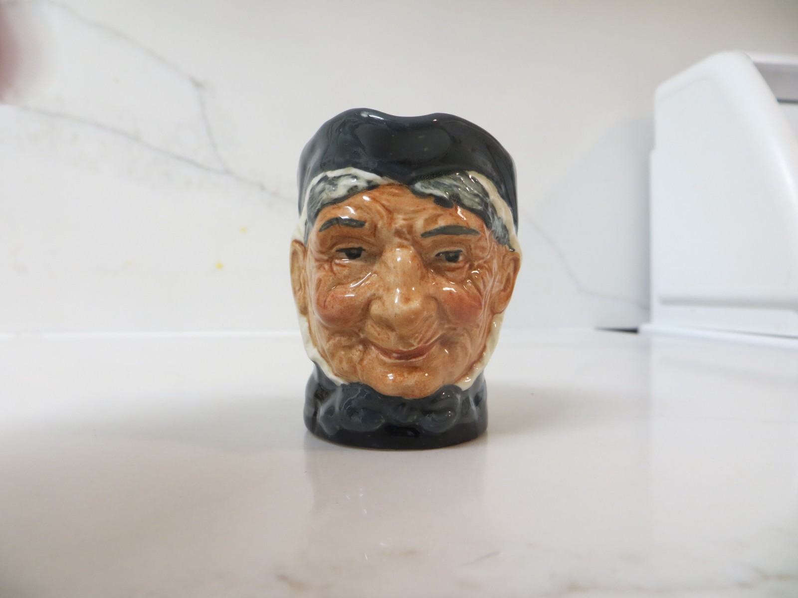 VINTAGE – ROYAL DOULTON ” GRANNY D6520 ” MINI TOBY JUG made in England