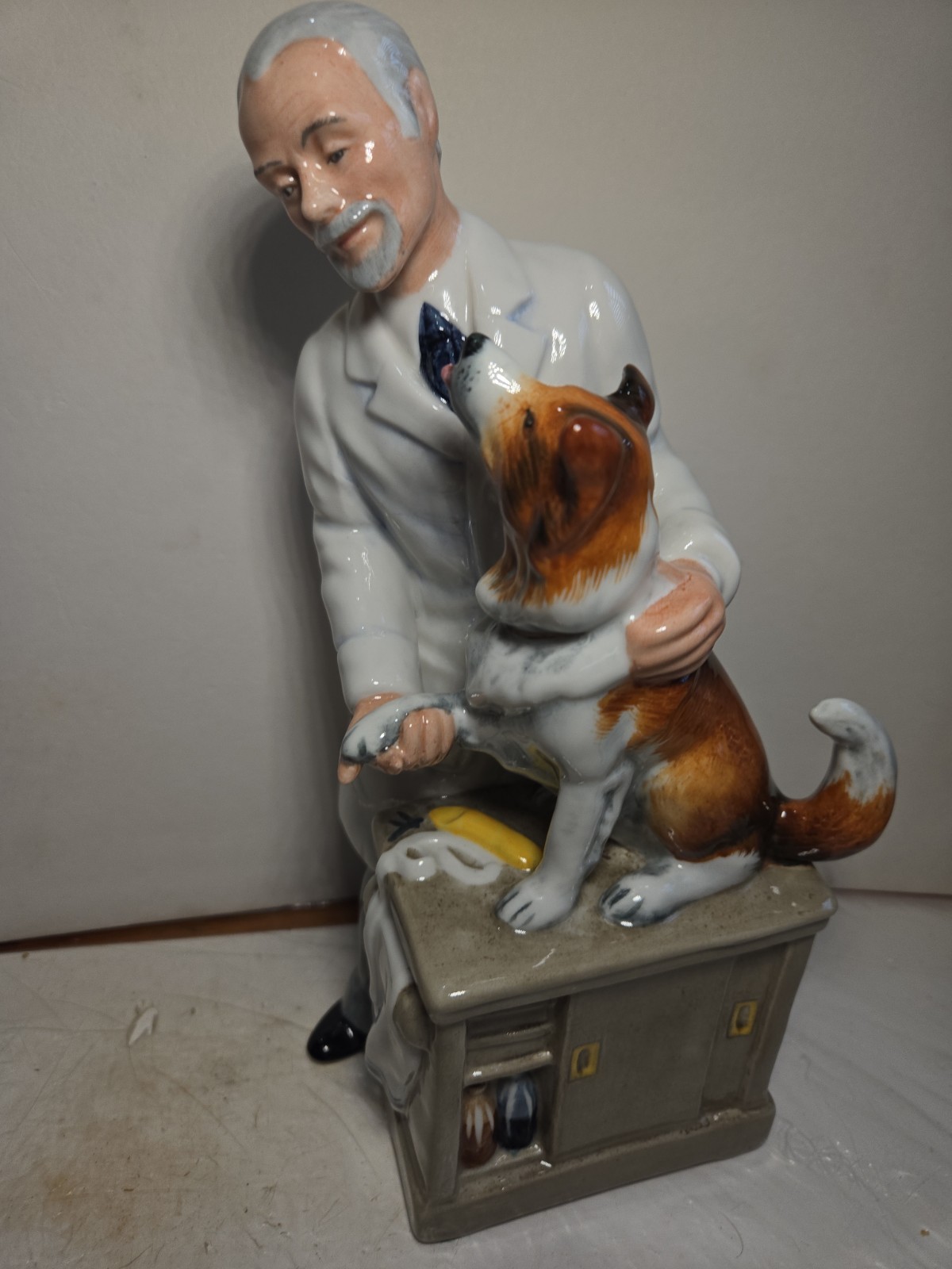Royal Doulton “Thanks Doc!” HN2731 Figurine 1974 Doctor Dog England Vintage