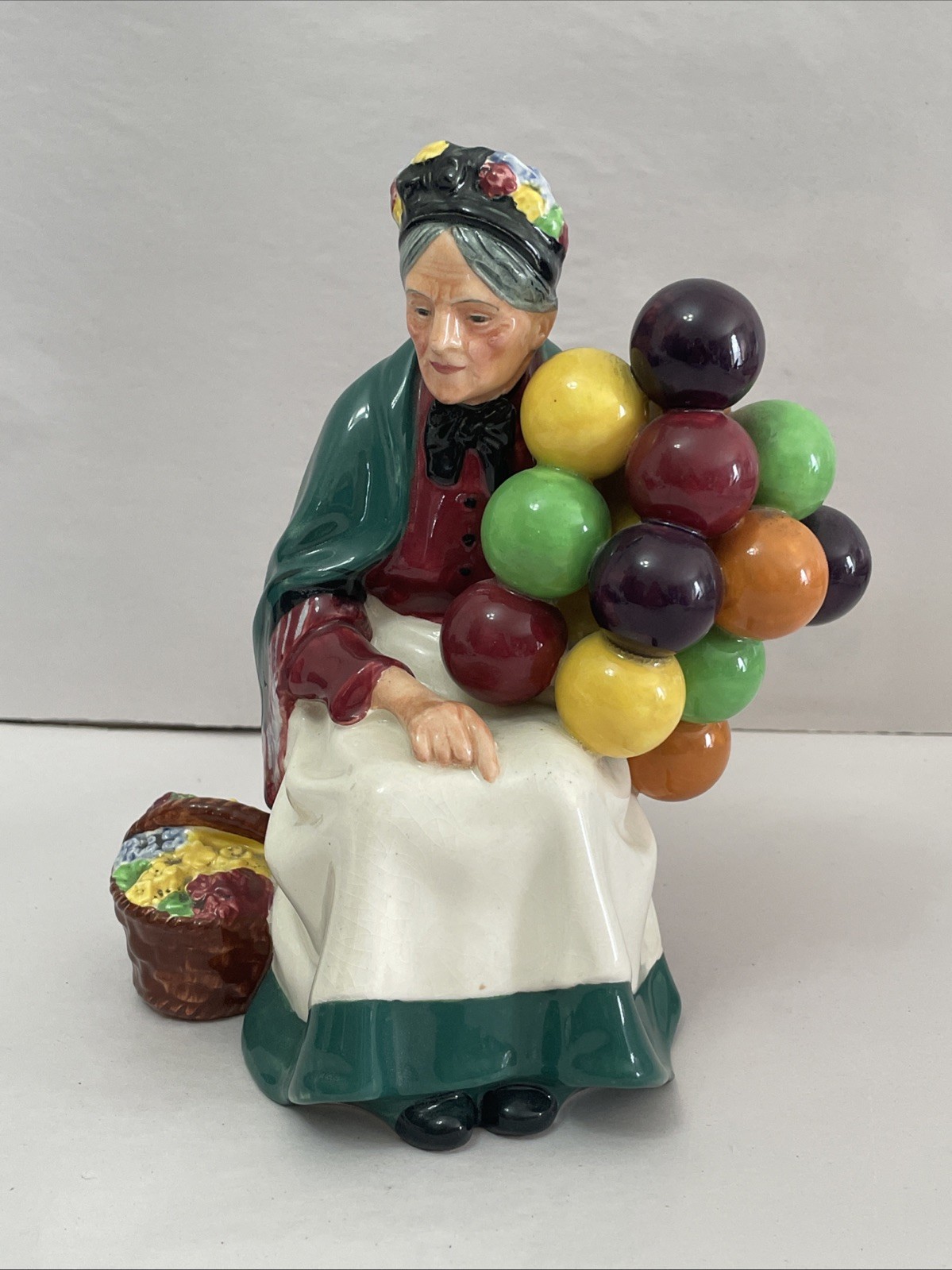Royal Doulton The Old Balloon Seller lady HN1315 ENGLAND