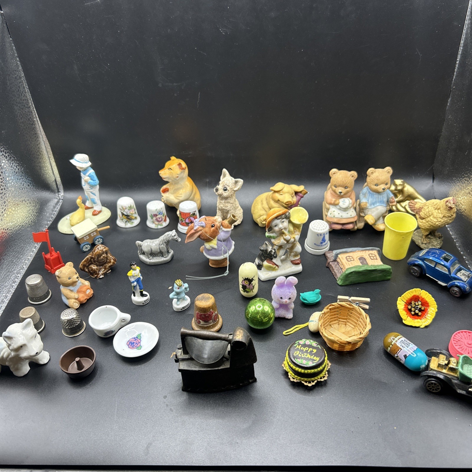 Lot Of 35+ Vintage Miniatures Minis Wade Hallmark Thimble Ceramic Feve Lot 4 C3