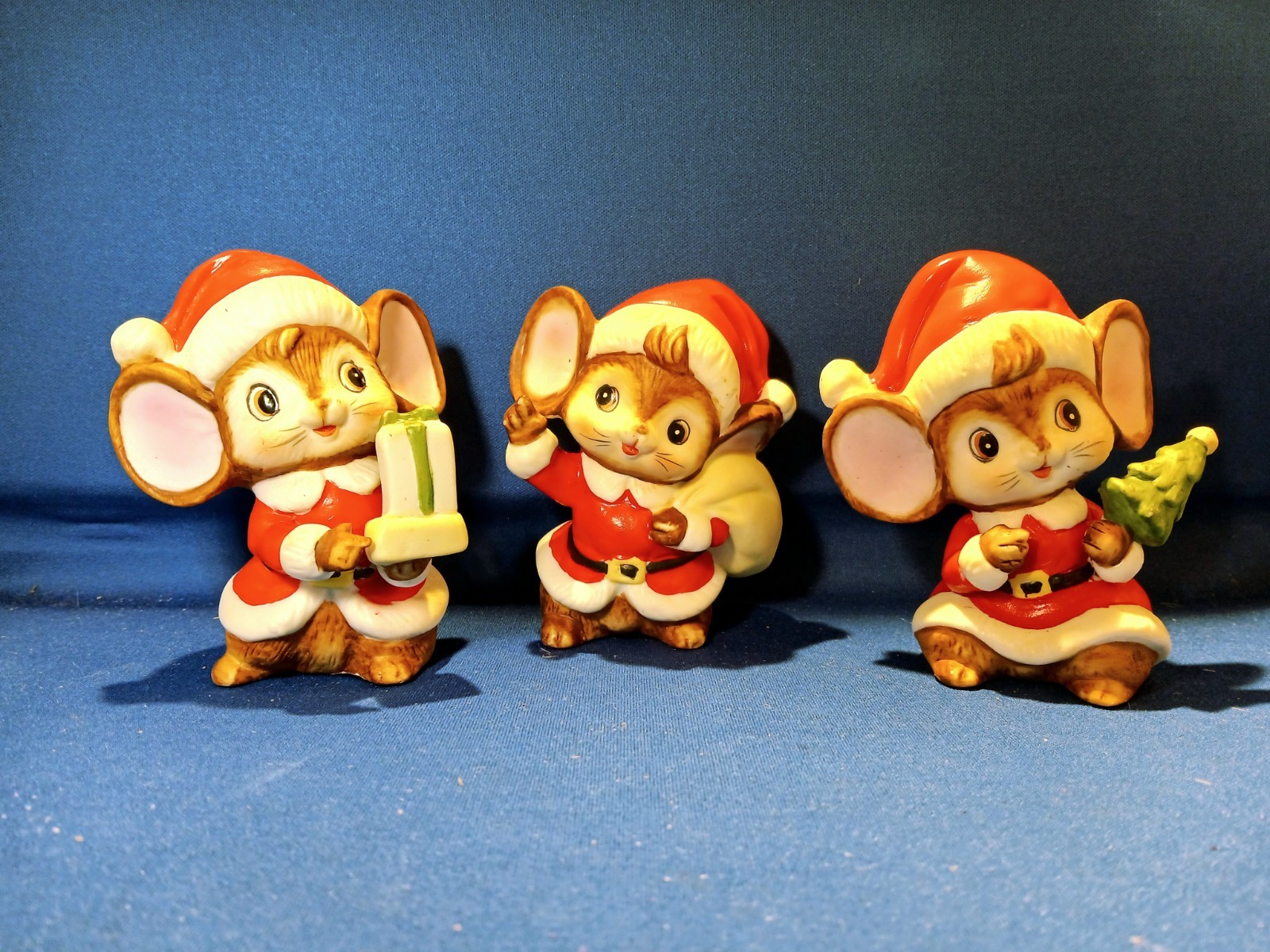 ADORABLE ✨️CHRISTMAS 🎄MICE HOME Co. VTG Porcelain Hand Painted Ex. Condition ✨️
