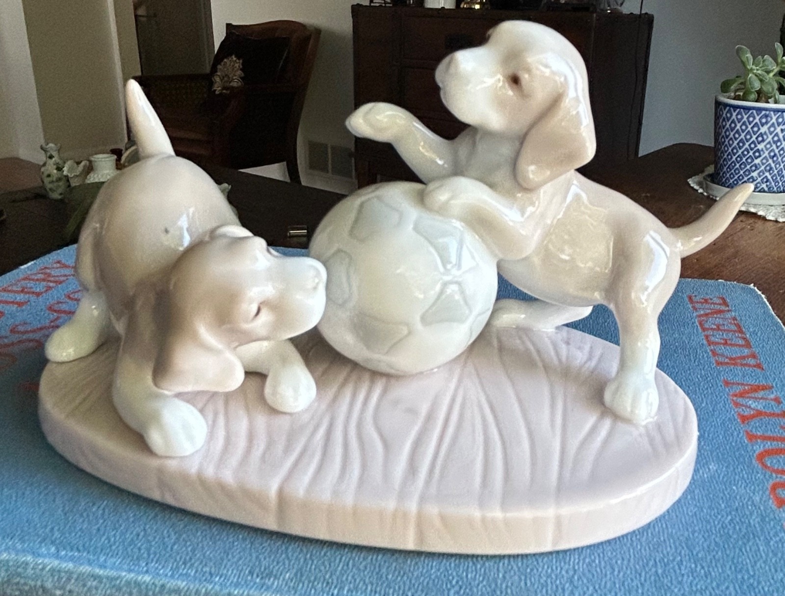 Roman Valencia Porcelain Beagle Puppies Playing Soccer 74054 Retired Pristine
