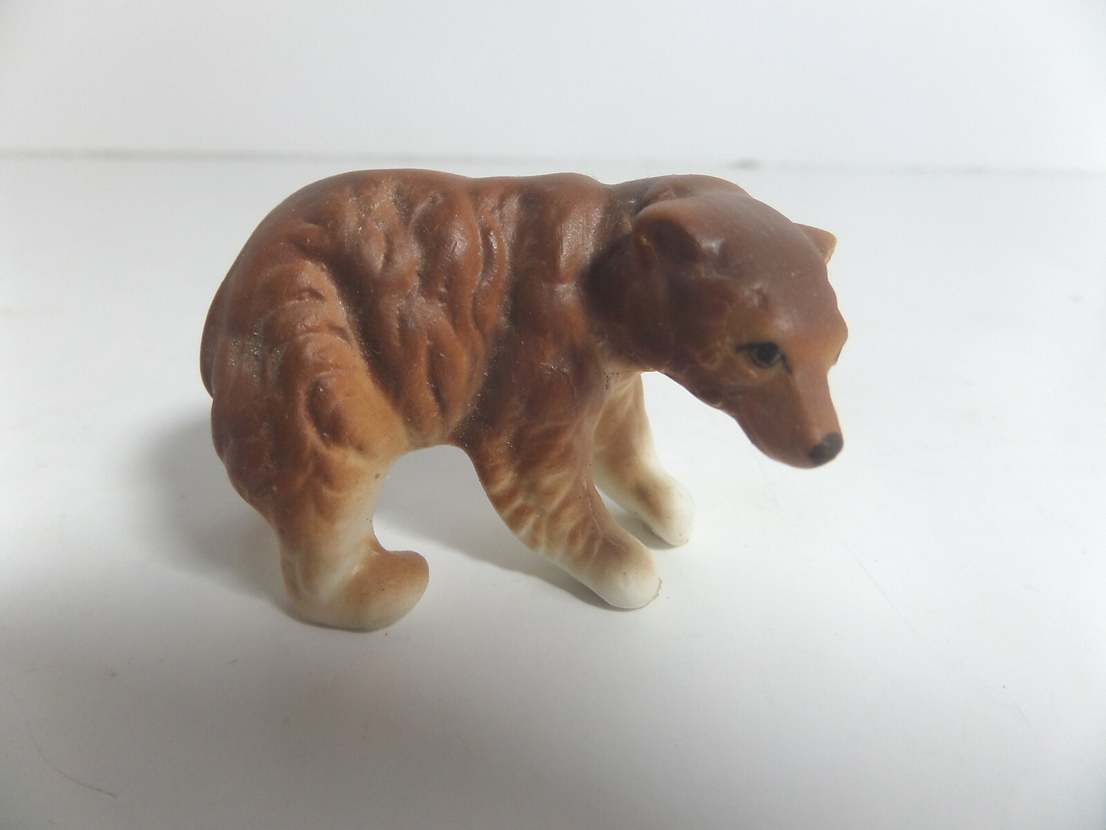ceramic bear 1 1/4″ tall (B10-10)