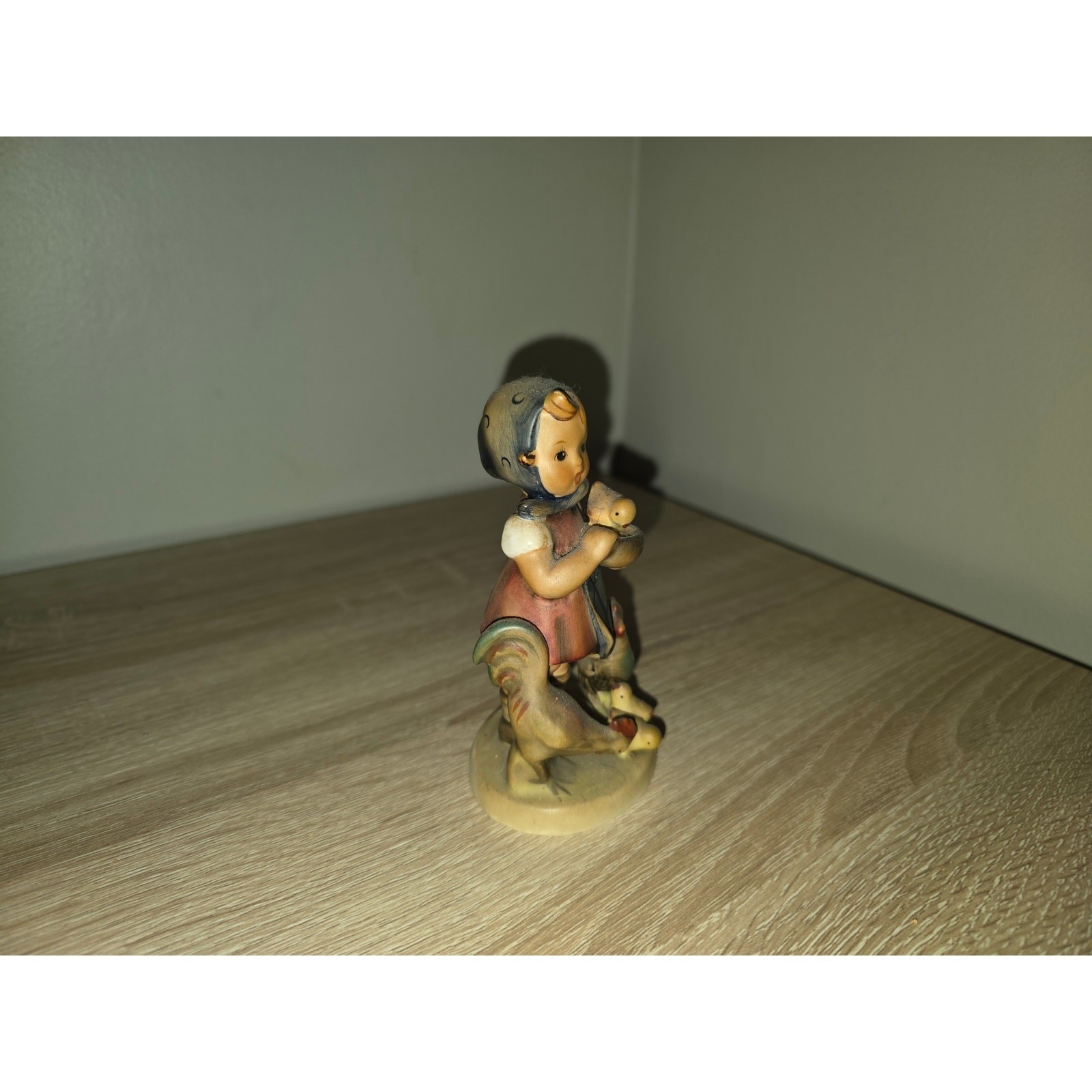 Goebel Hummel Feeding Time Figurine 199/0 TMK-3 Stylized Bee West Germany