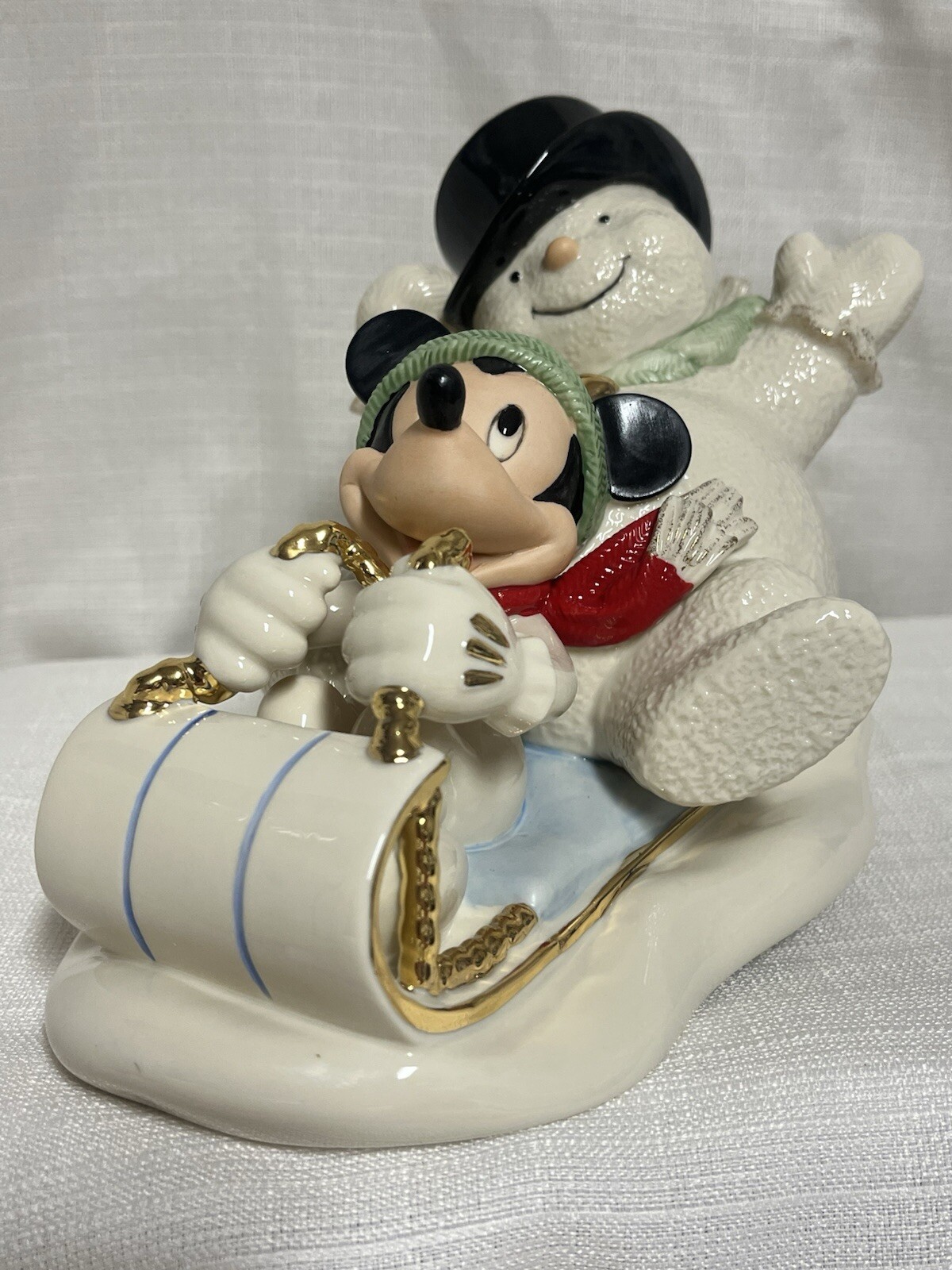 Lenox Disney Showcase Collection ” A Snowy Day With Mickey” Figurine COA NIB