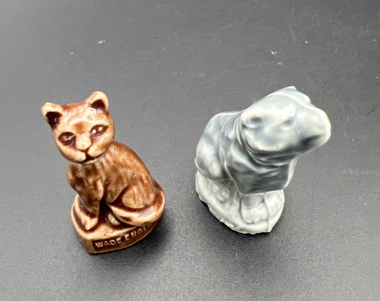 Wade Whimsies England Brown Cat And Timber Wolf Red Rose Tea Figurine