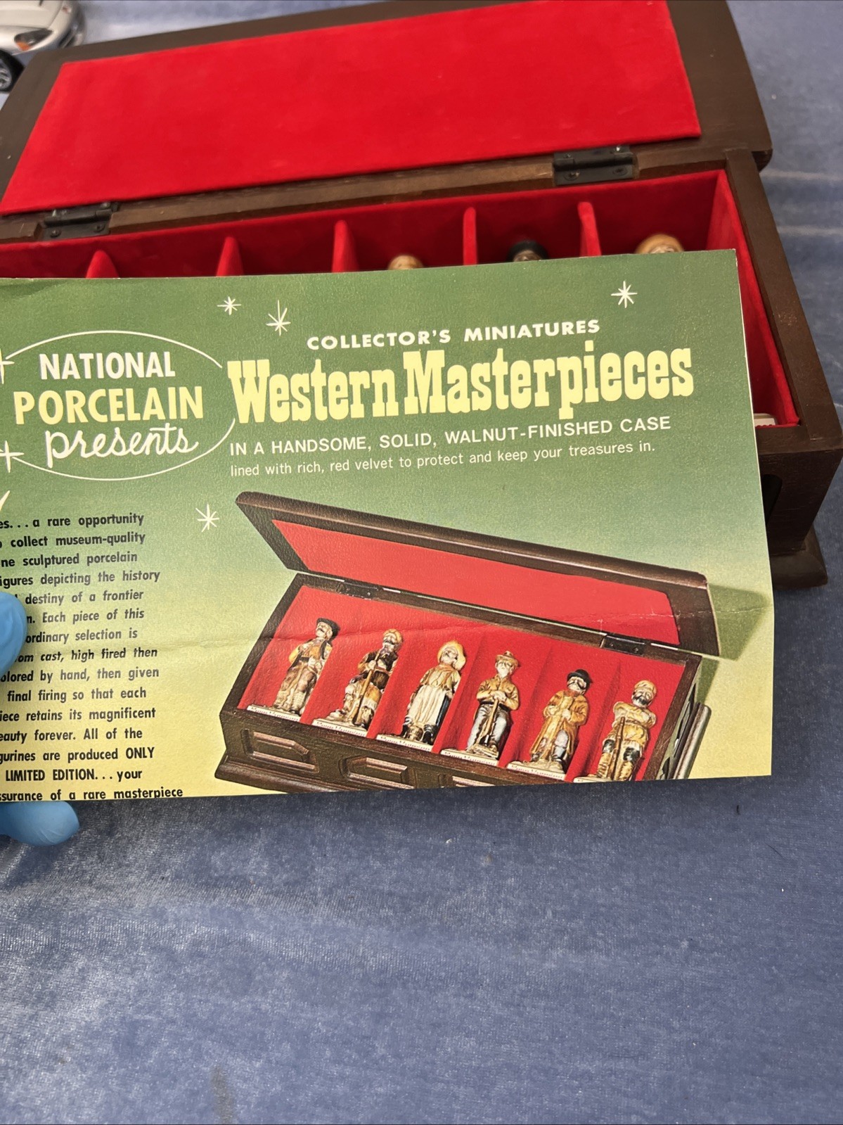 VINTAGE WESTERN MASTERPIECES NATIONAL PORCELAIN CO. 6 FIGURES WOODEN BOX