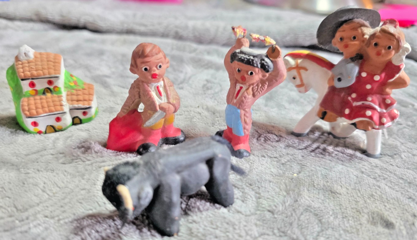 Vintage Red Clay Mud People /Bull ~ LOT of 5 Terra Cotta Figurines Mini Folk Art