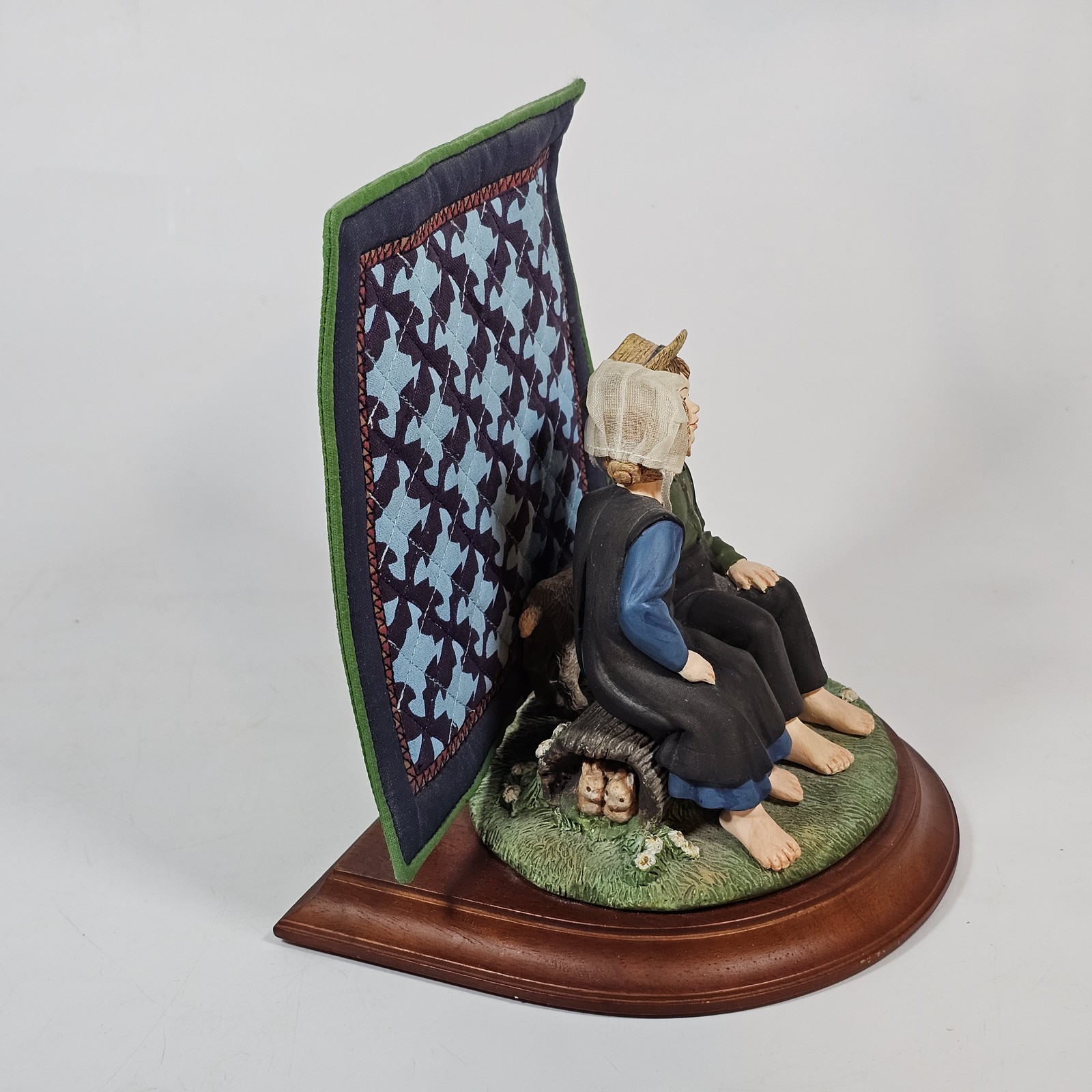 The Amish Heritage Collection First Kiss Figurine with Quilt 30063
