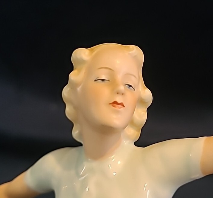 Vintage Schaubach-Kunst German Art Deco Athlete With Volleyball – 9 1/2″ tall
