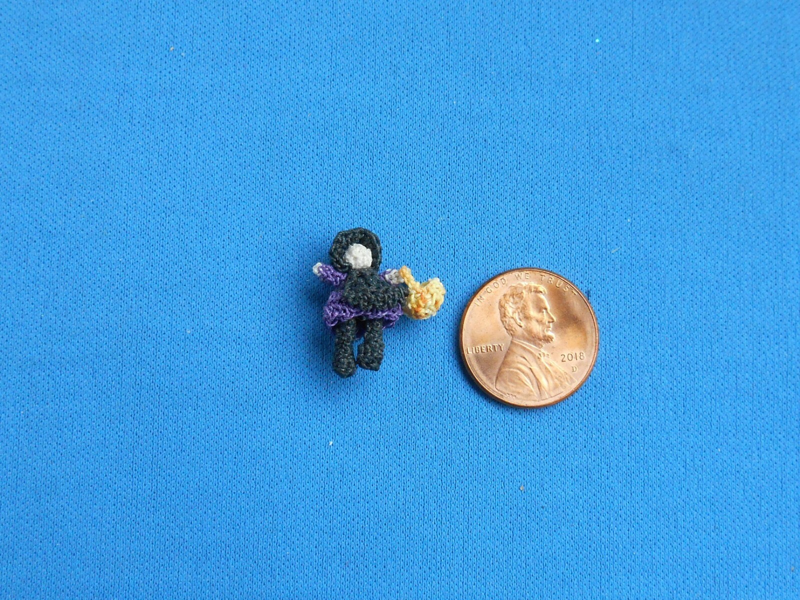 Miniature Crochet Amish Doll with Basket DOLLHOUSE M Crossland Artist 1:24