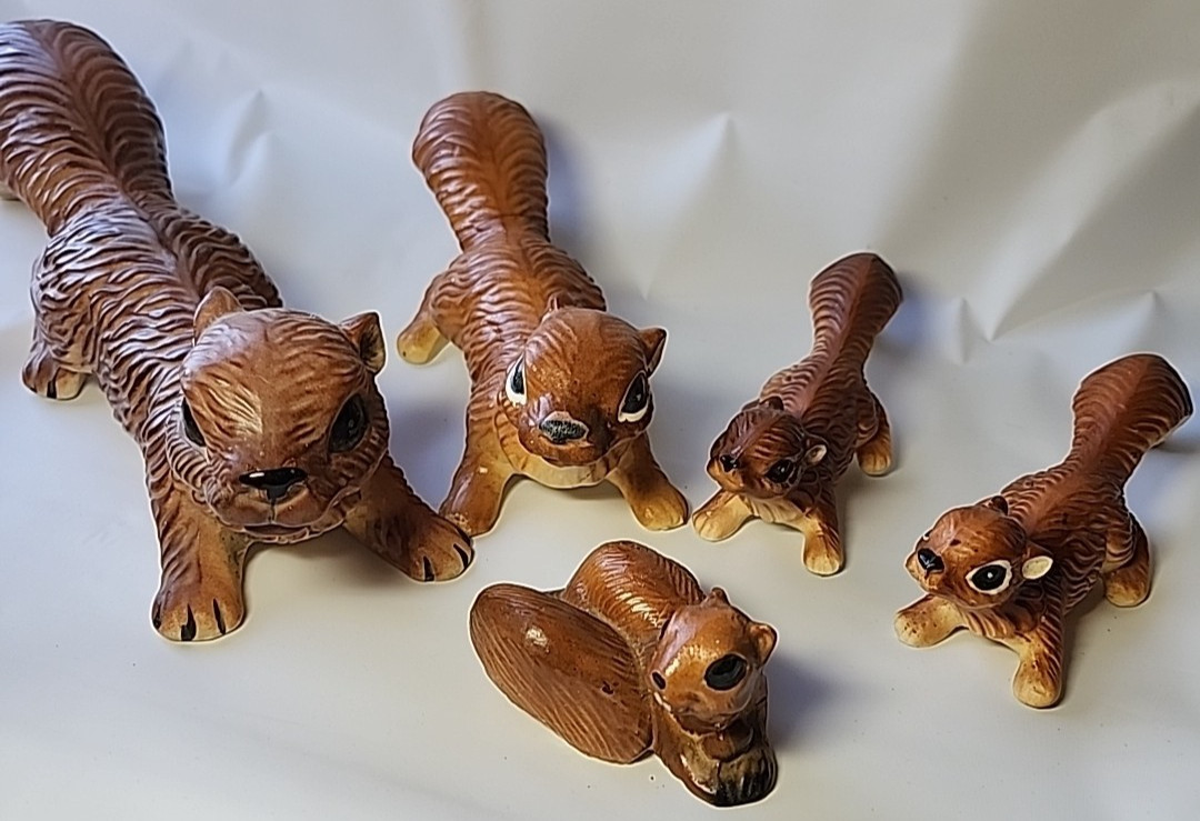 Norcrest&Artmark Squirrel Wall/Tree Hanging Family 5 Pcs 14″ Dad Mom & 3 Babies
