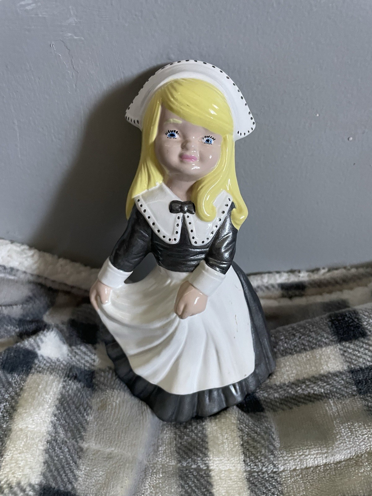 Pilgrim Girl Black Dress Ceramic Figurine Decor 6.5” Vintage GT 1983