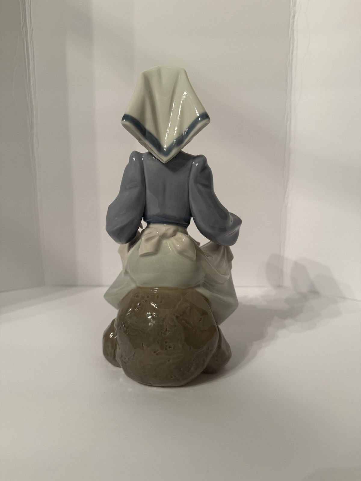 Lladró porcelain figurine titled “Lap Full of Love” (#5739)