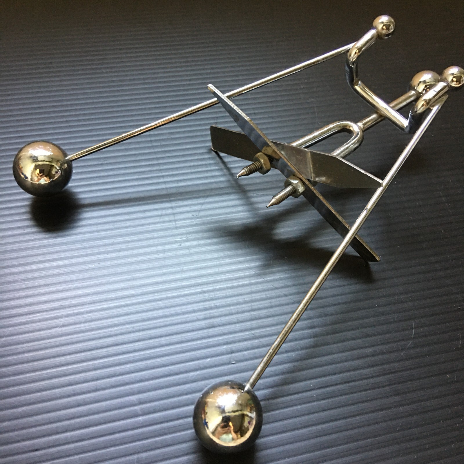 Vintage Metal Art Chrome Stainless Skier Sculpture Folk Art Desktop Decor 7″H