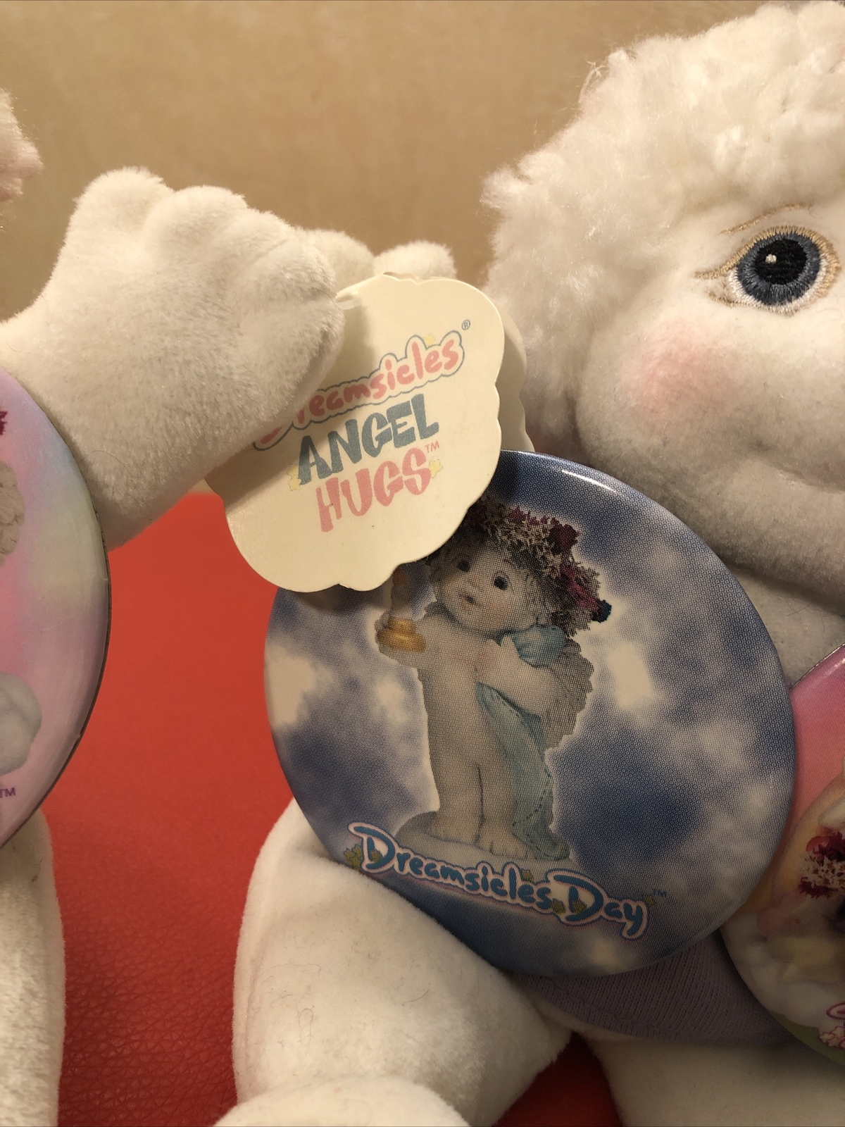 DREAMSICLES ANGEL HUGS LOT OF 2 WITH 3 BUTTONS 1998&2000 HUGGED BY AN ANGEL &A