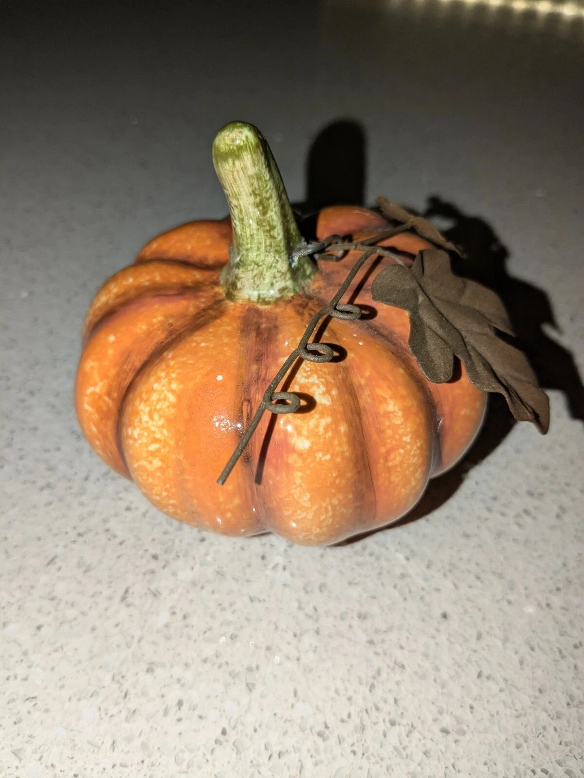 Vintage Thanksgiving Decor 4″D x 4″H Ceramic Orange Pumpkins w/ Metal Leaf Vine