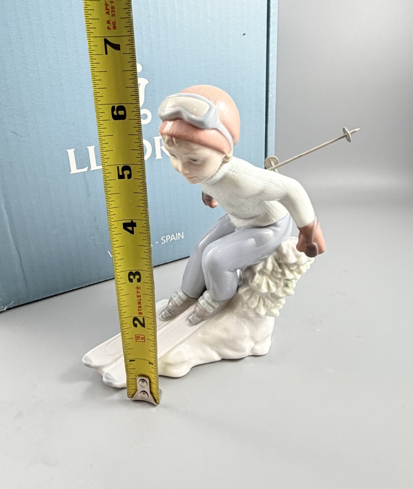 LLADRO Spain Porcelain I’ll Get There First Girl Skiing Figurine #8324 w/Box