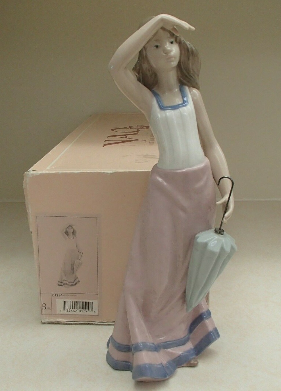 NAO Lladro 01294 (1294) “Young Summer” Girl with Umbrella LARGE – MIB, RV$425