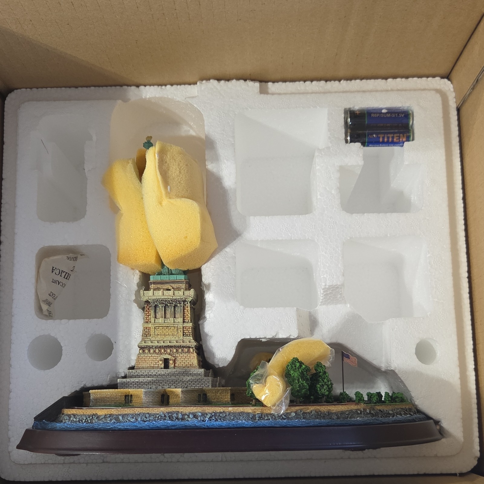 Danbury Mint Statue Of Liberty NYC Americana Collectible
