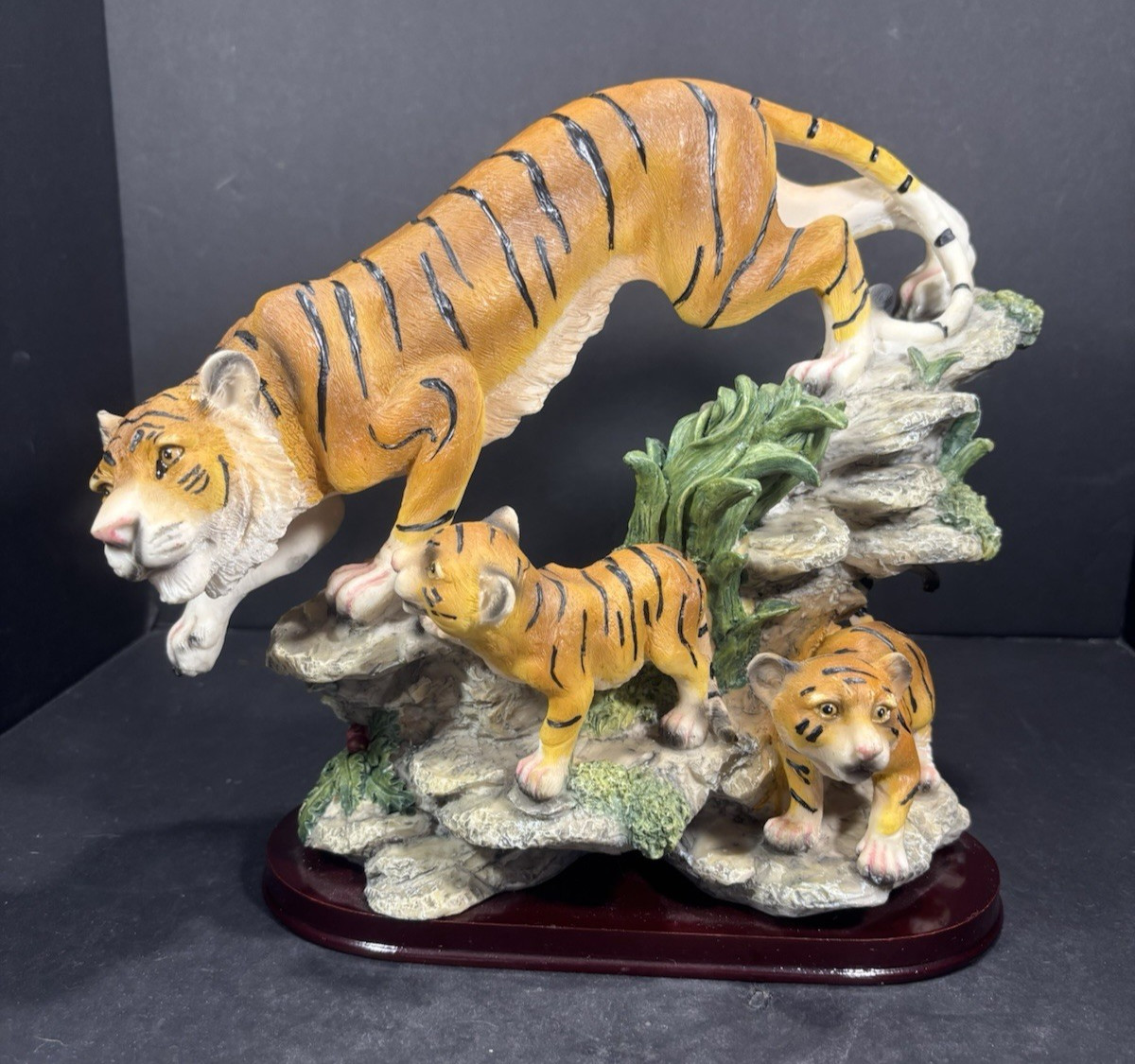 Tigers Figurine Freestanding Very Detailed Ceramic Decorative 10”Hx12”Lx6.5”W EC