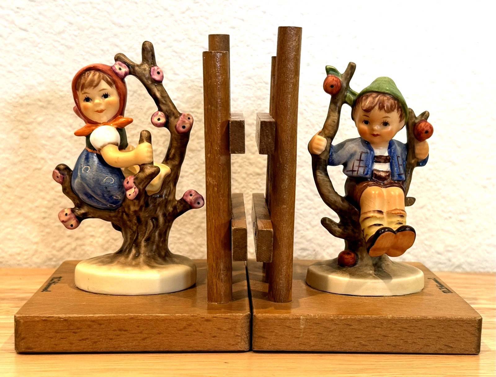 Hummel Goebel Apple Tree Boy & Gir1 4″ Figurine 5″ Wood Bookends 252 A/B Vintage