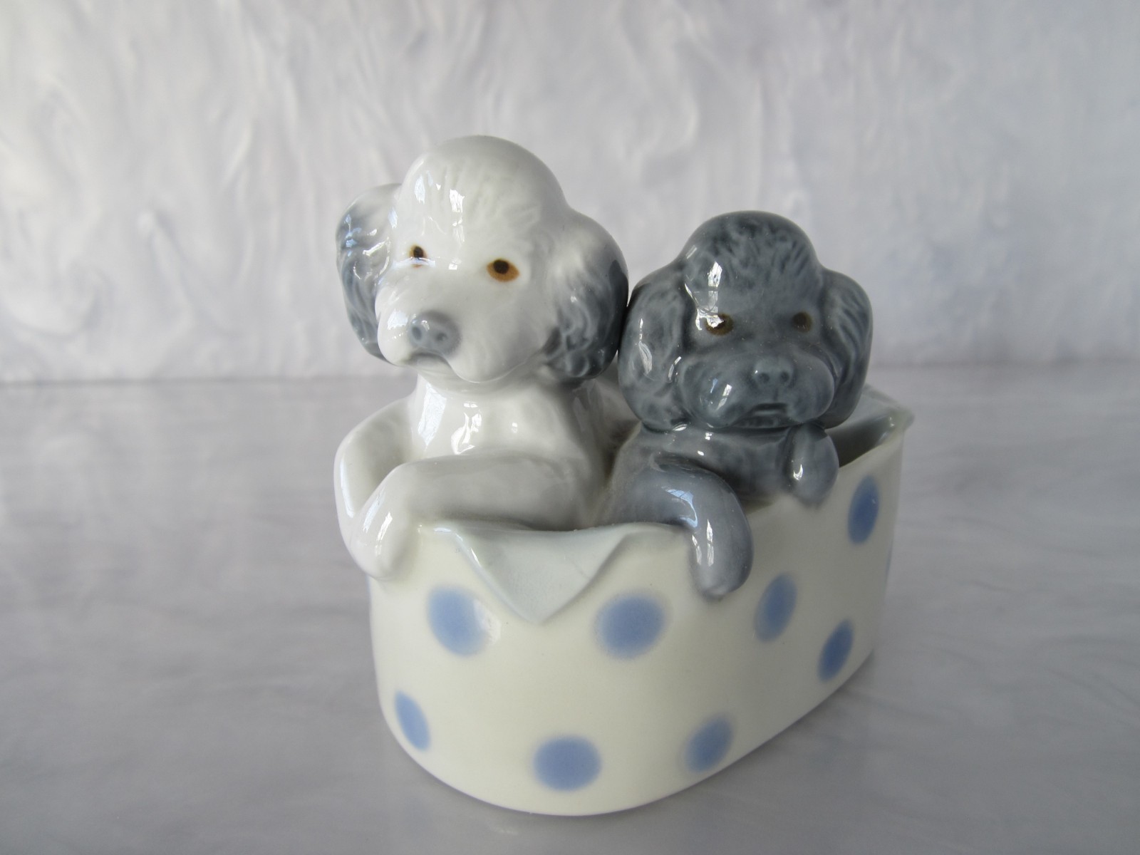1988 NAO BY LLADRO SPAIN POODLES PUPPIES DOGS IN BASKET PORCELAIN FIGURINE #1082