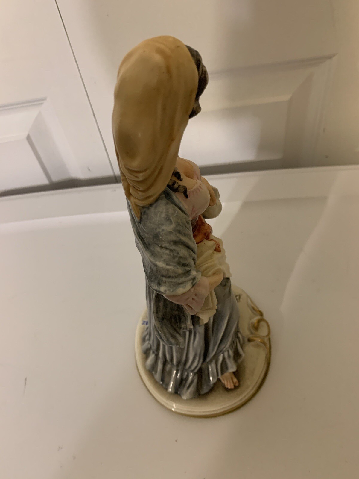 VINTAGE B. MERLI FIGURINE LADY WITH Bag Purse Shawl Head scarf 11″ H Capodimonte