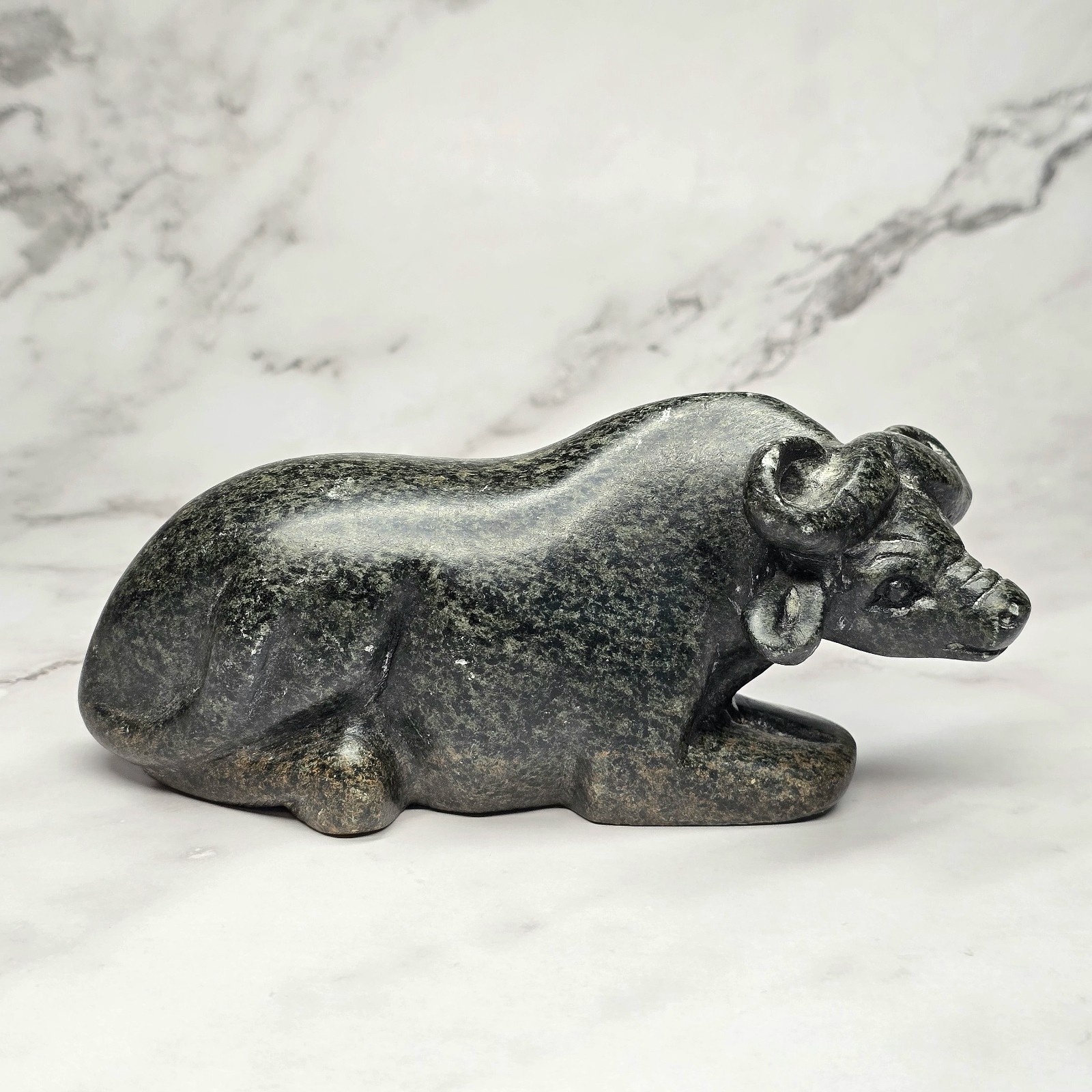 Vintage Inuit Style Hand Carved Dark Grey Soapstone Oxen Figurine 1 lb 5.5″ Long