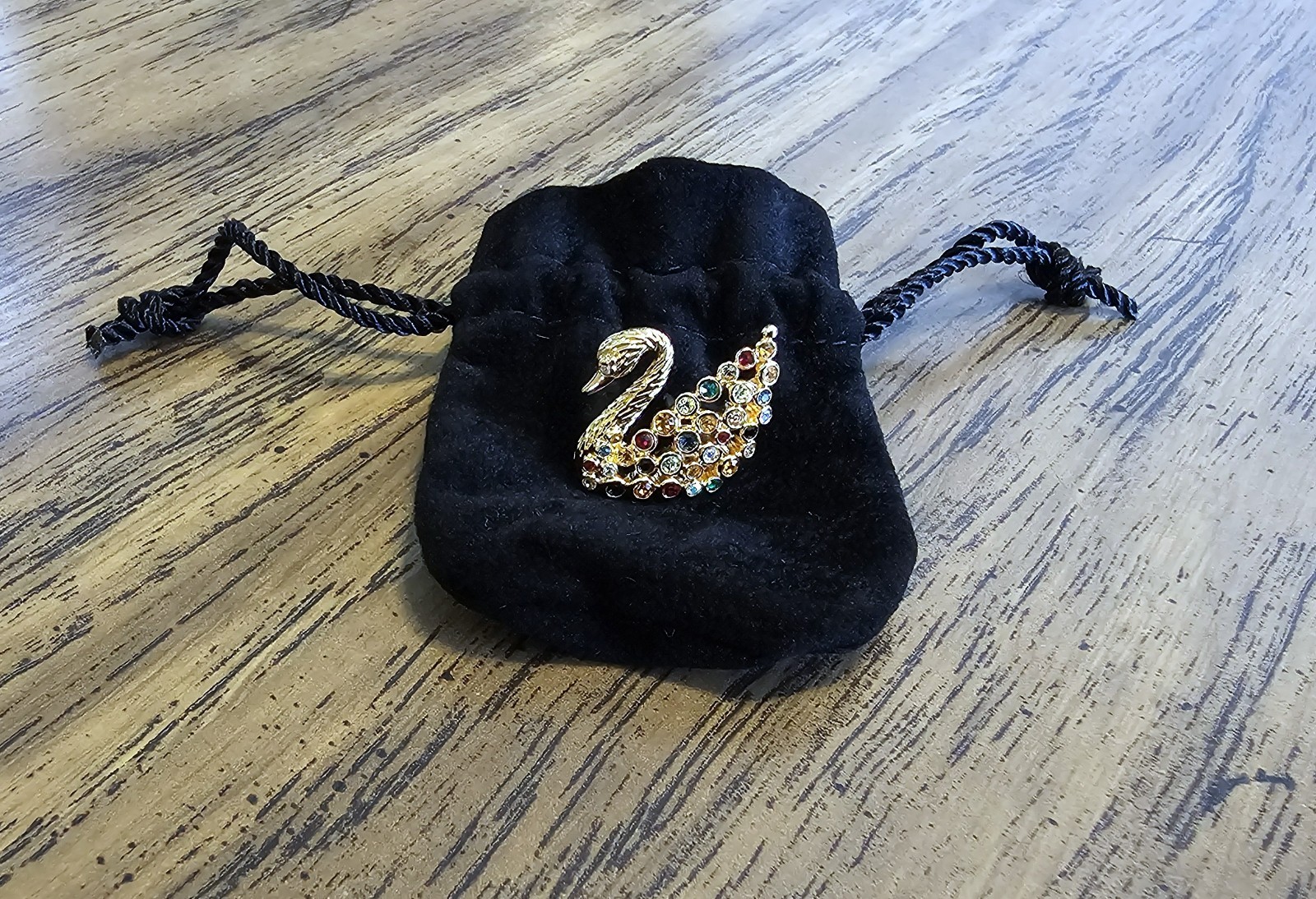 🦢 Swarovski Crystal MINI 1995 SCS Gold Multicolored Swan Figurine Pin Brooch